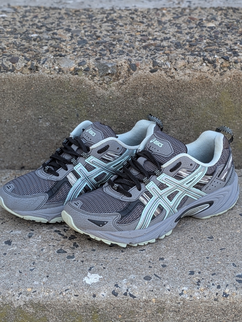 ASICS Women's Gray Athletic Running Shoes with Mint Accents Size 7 - Picture 2 of 5